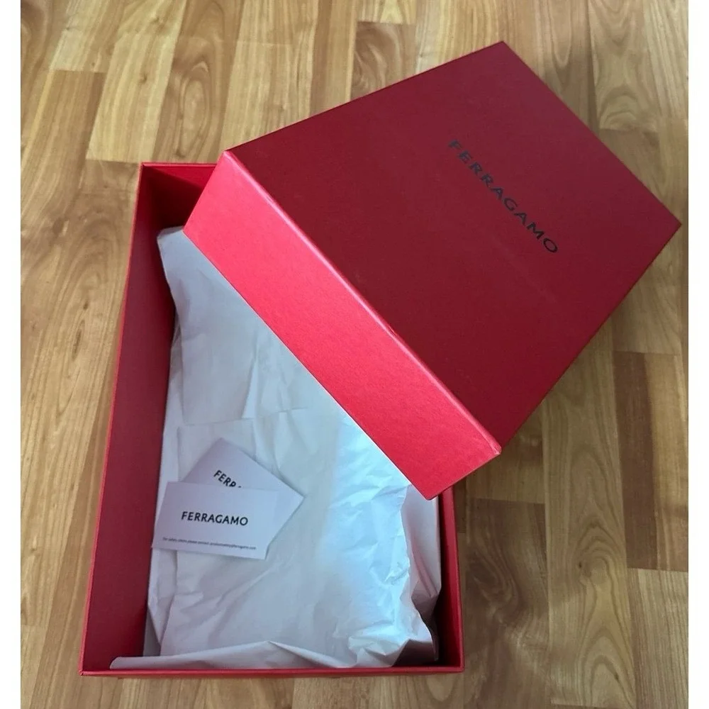 Ferragamo‎ empty shoe box